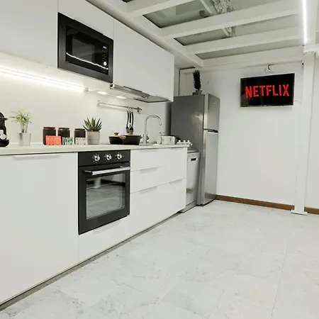 Bellavita Loft - Tricolore Metro Station Apartment *